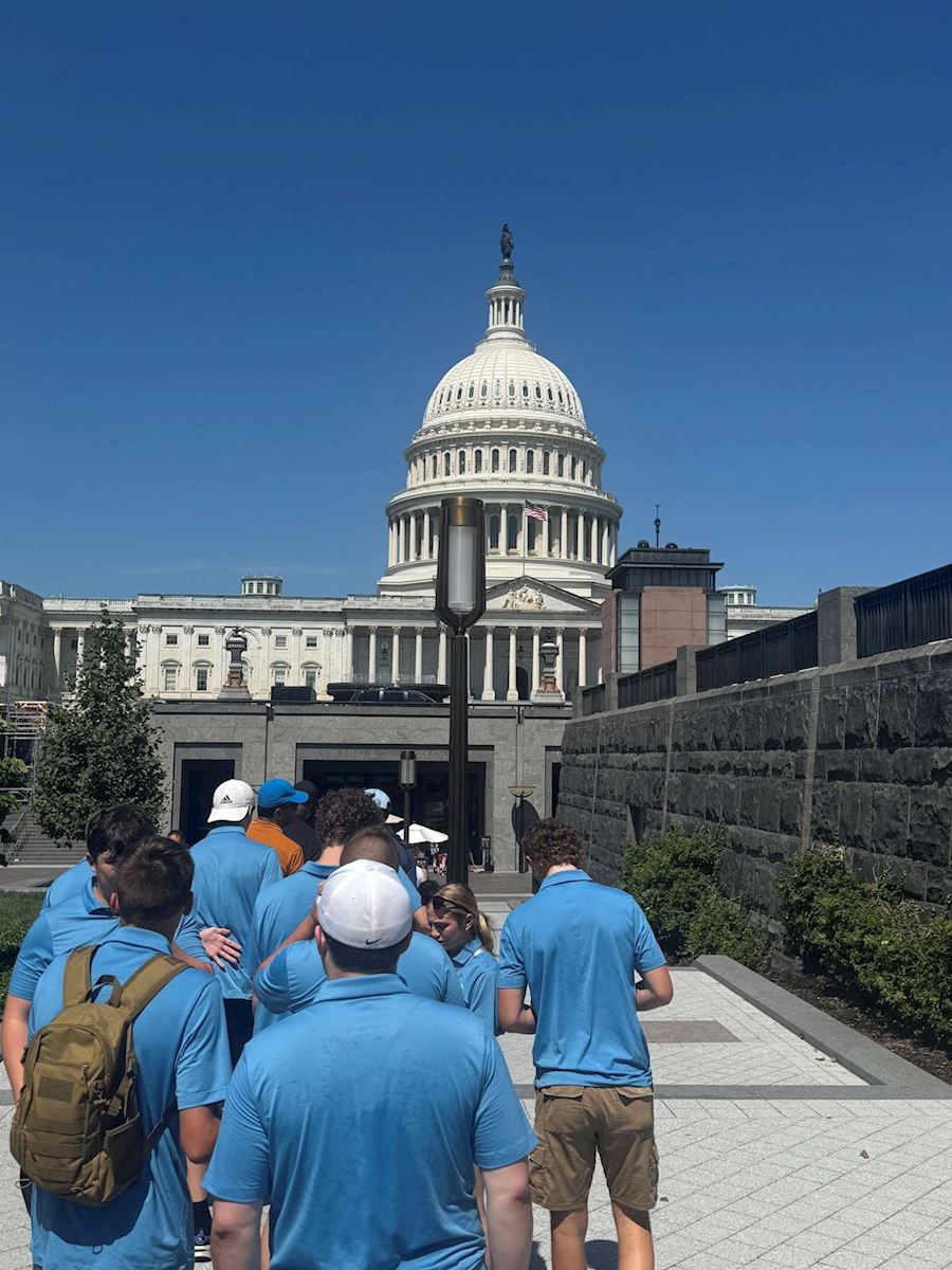 Photo of students approaching the U.S. Capitol