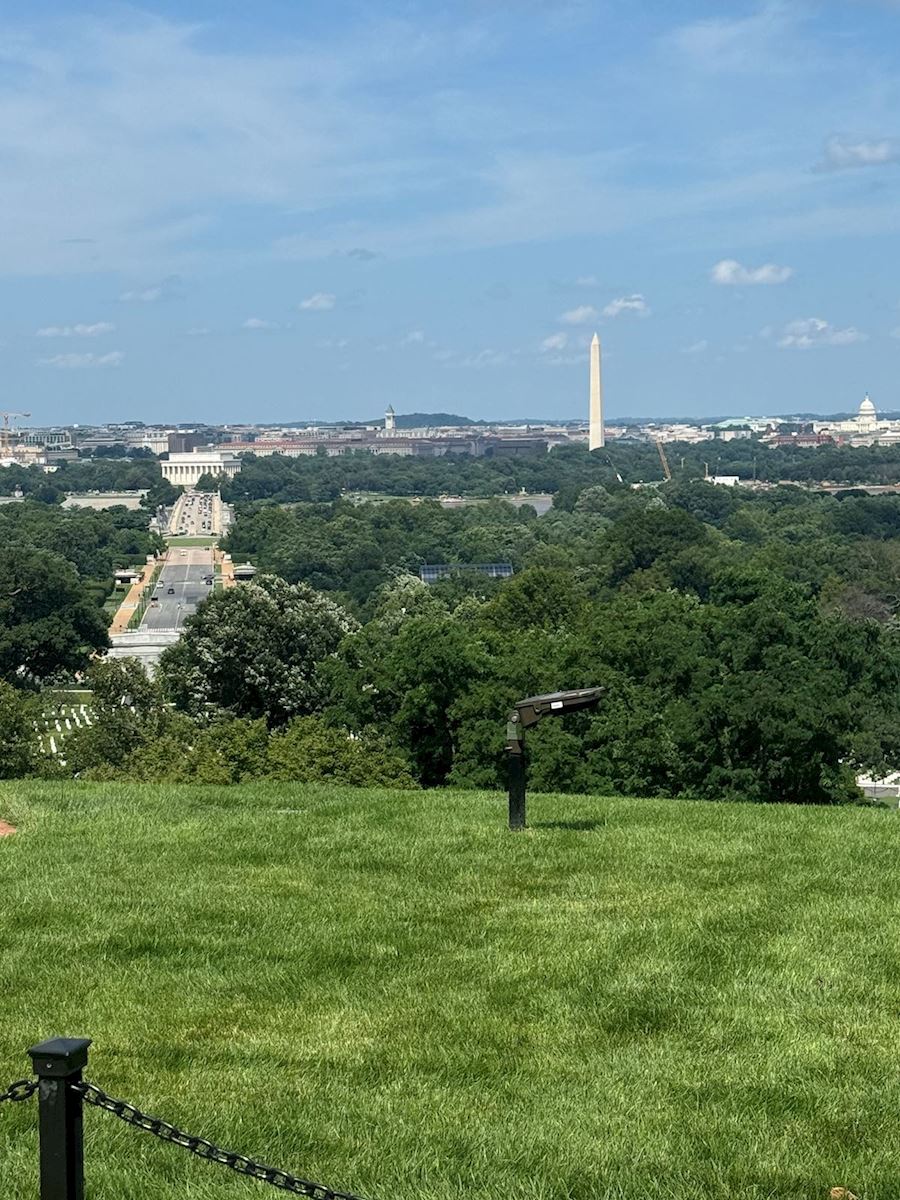 Photo of the Washington Monument from afar
